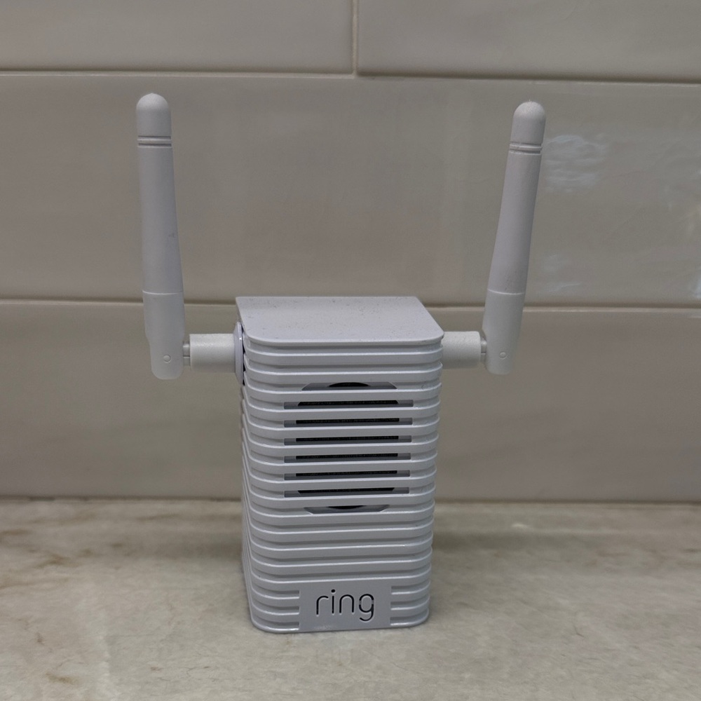 Ring White Wi-Fi Signal Booster with Dual Antennas